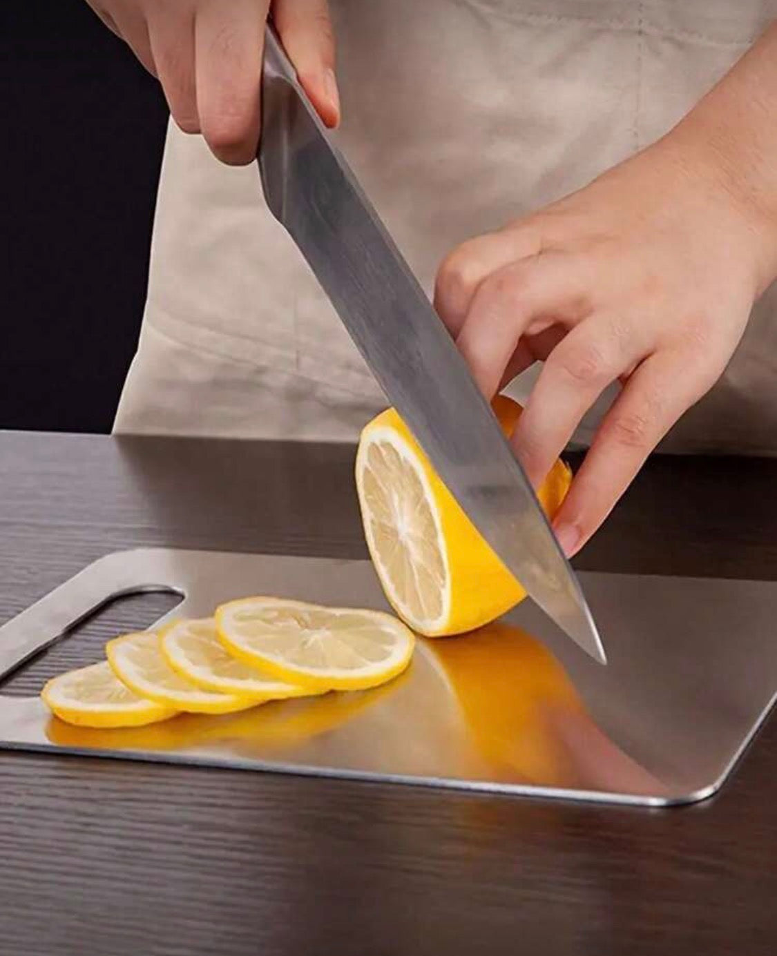 Planche à découper cuisine inox – Résistante et facile à nettoyer